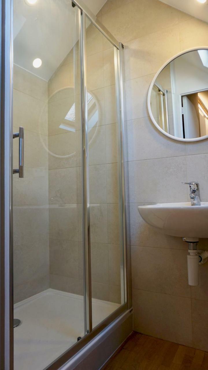Unit 8 - Charming Loft Apt. Near Avenue Louise Free Parking بروكسل المظهر الخارجي الصورة